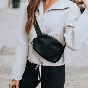Lululemon everywhere belt bag -NWT